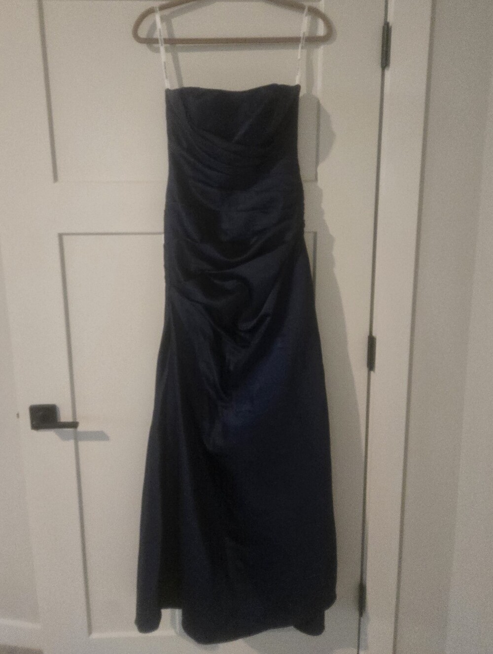 DAVID’S BRIDAL Strapless Ruched Satin Formal Gown Size 2